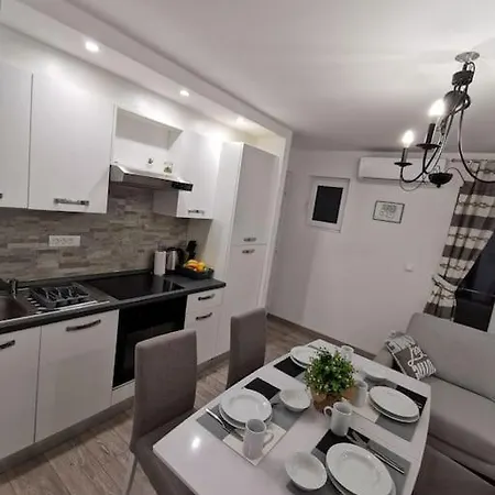 Maris Apartment-balcony With View And Free Parking Apartamento