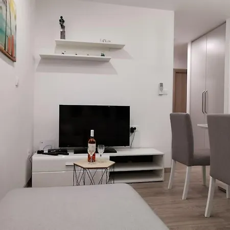 Maris Apartment-balcony With View And Free Parking アパート