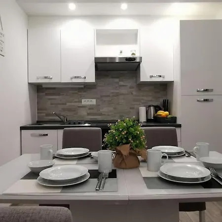 Maris Apartment-balcony With View And Free Parking * スプリト