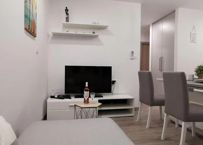 Maris Apartment-balcony With View And Free Parking アパート