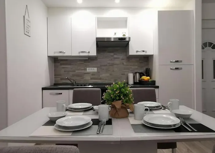 Maris Apartment-balcony With View And Free Parking * スプリト