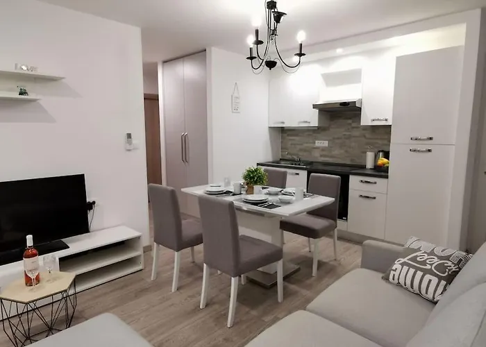 Maris Apartment-balcony With View And Free Parking * スプリト